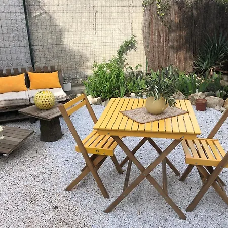Parenthese Caumontoise . Apartment